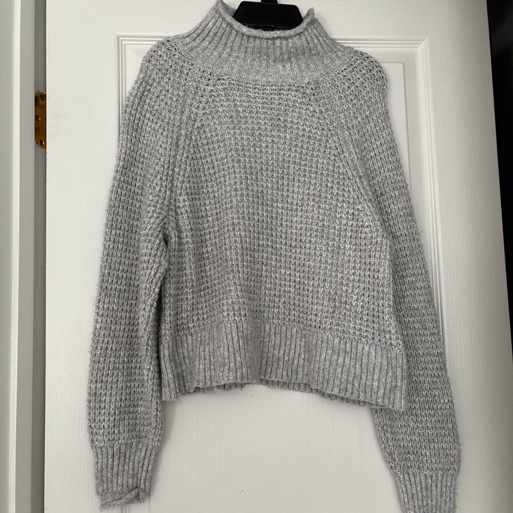 American Eagle Outfitters Light Gray Turtleneck Sweater